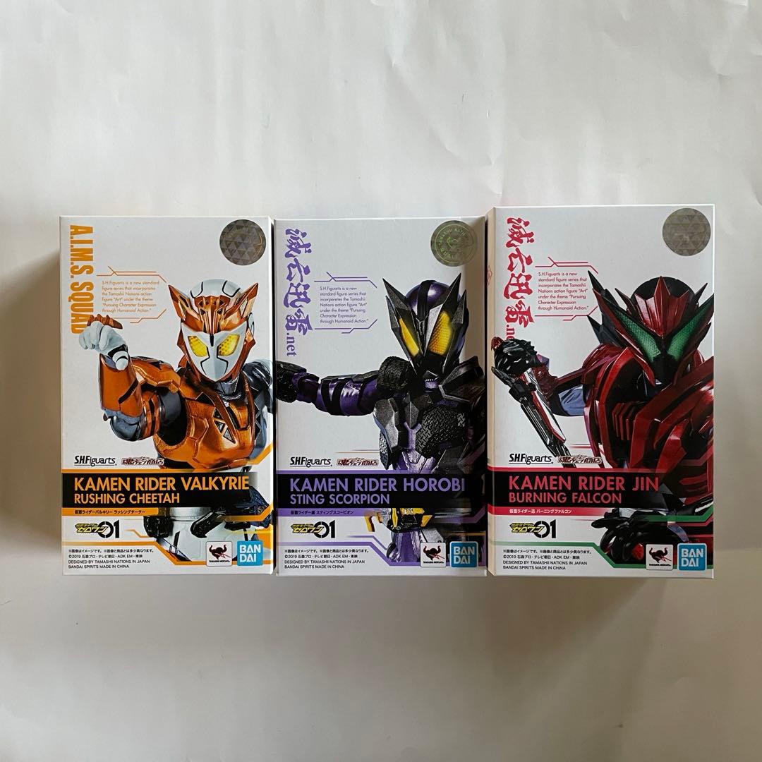 S.H.Figuarts 仮面ライダーバルキリー　仮面ライダー迅　イズ