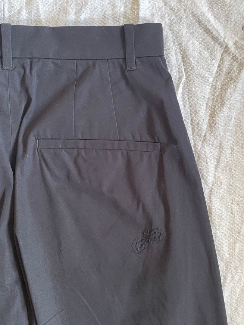 新品　ミナペルホネン　 choucho タックテーパード　パンツ　黒