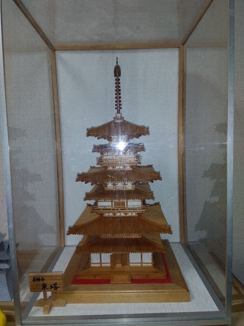 木製 薬師寺東塔模型 専用ケース付き 完成品