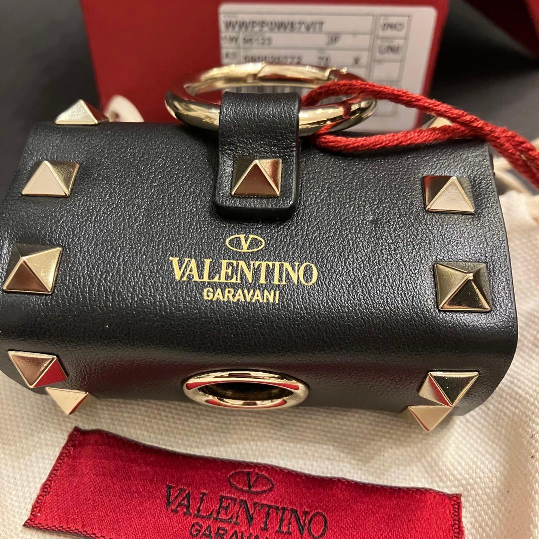 VALENTINO ヴァレンティノ 新品タグ付き ロックスタッズ　マナーポーチ