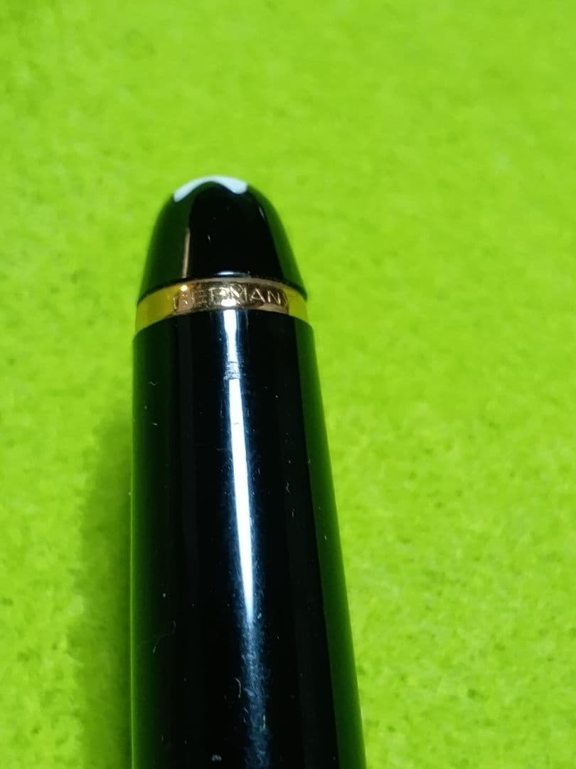 モンブラン　ボールペン　マイスターシュテュック　クラシック　ゴールド　レフィル付