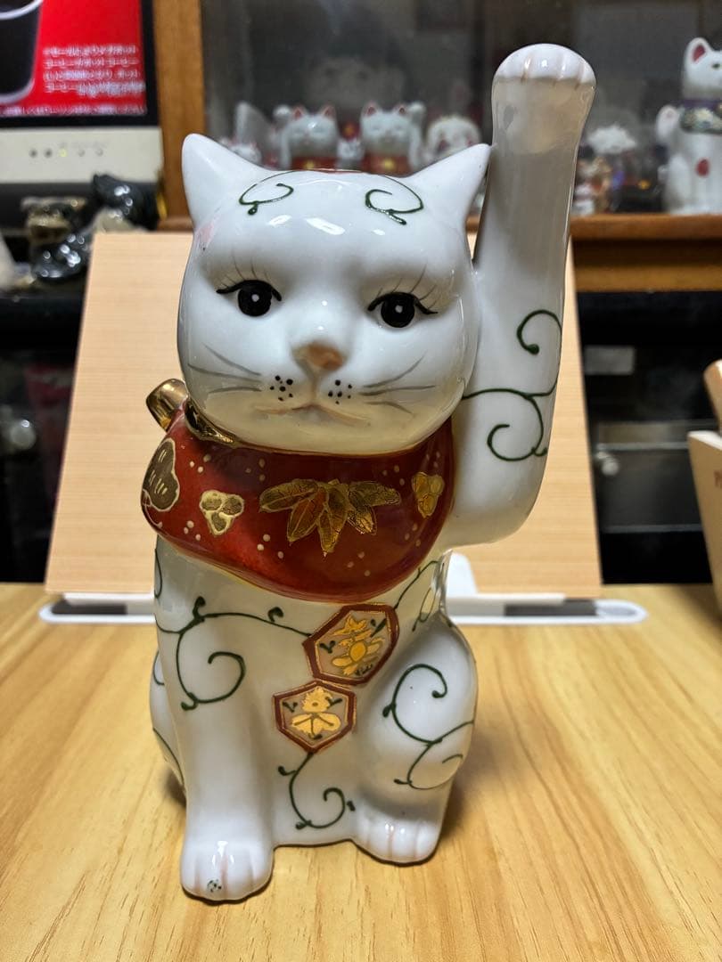 招き猫 陶器製 置物