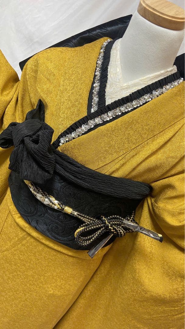 keーko　黒コーデver 金色振袖 黒色の帯付き