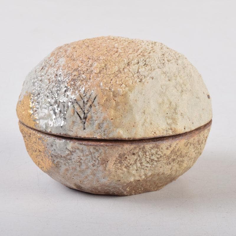 茶道具　小川勲作　金彩　残雪　香合　共箱　V　8775