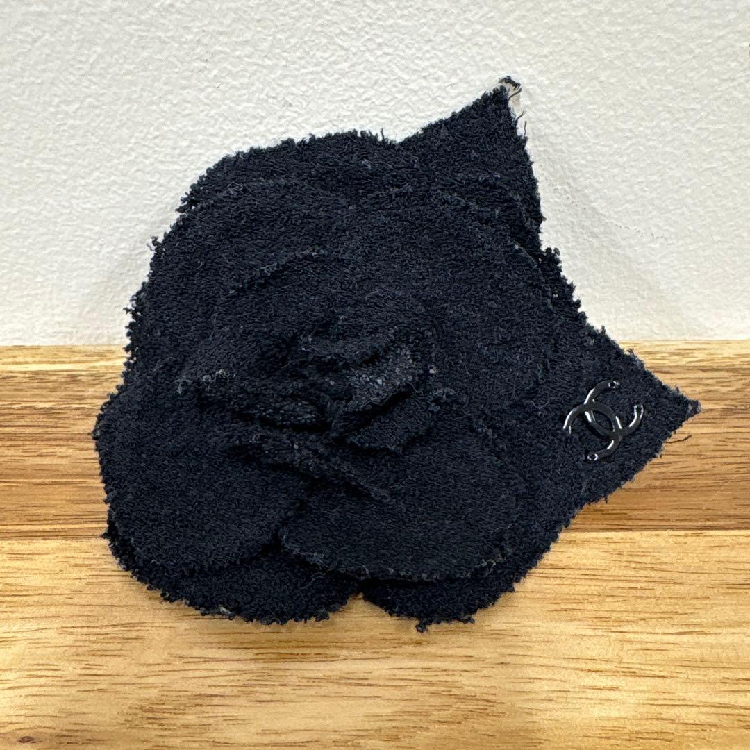 シャネル CHANEL 黒 花型 ブローチ 箱無し