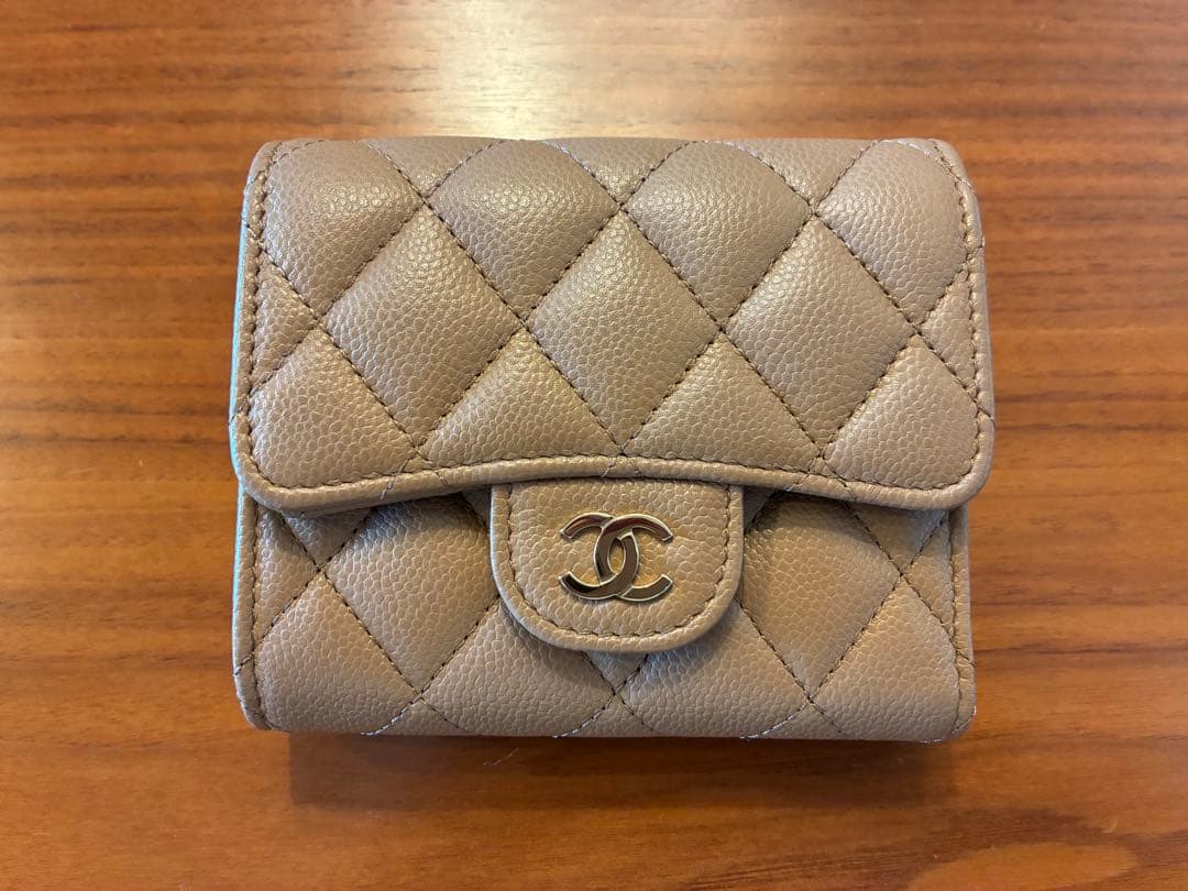 CHANEL マトラッセ　キャビアスキン　三つ折り財布　ベージュ