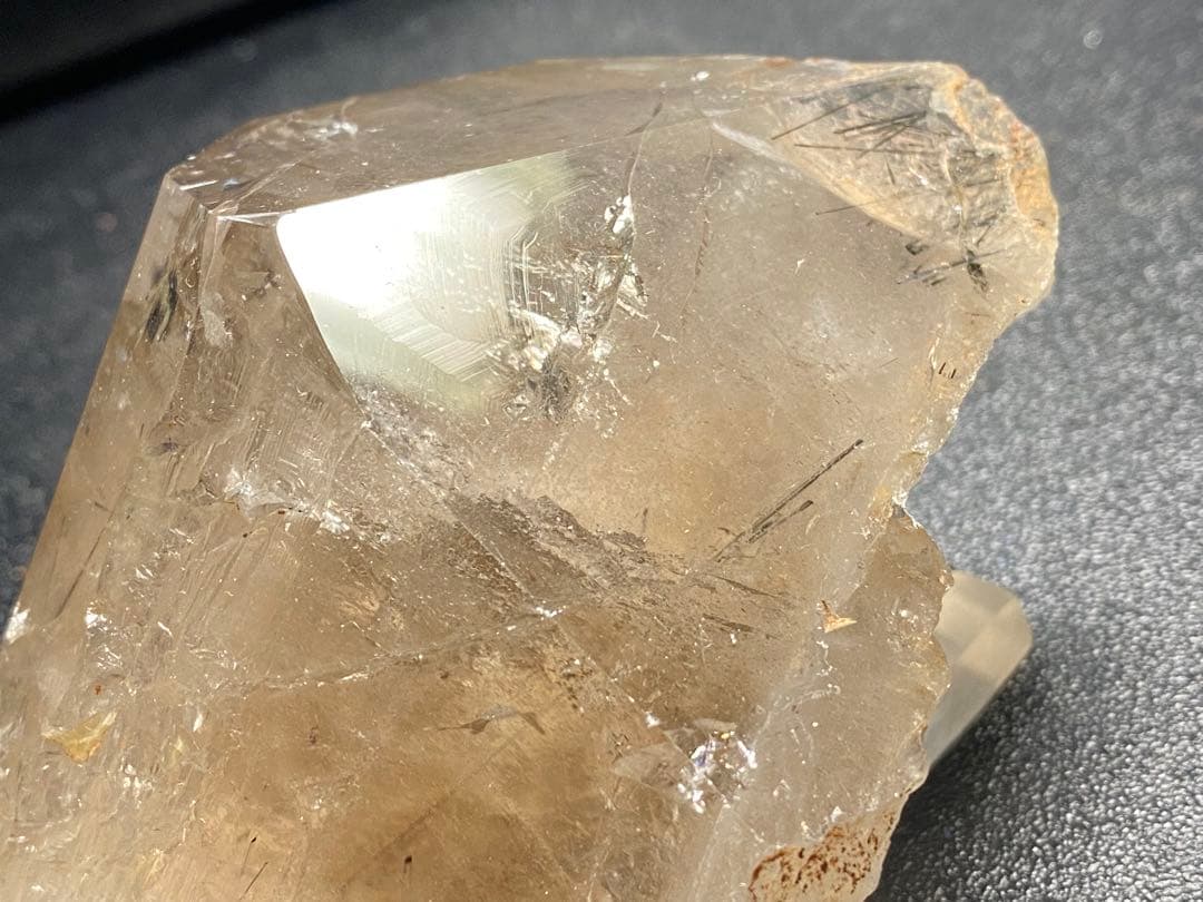 ザギ水晶　ザギマウンテンクォーツ 578g レインボー