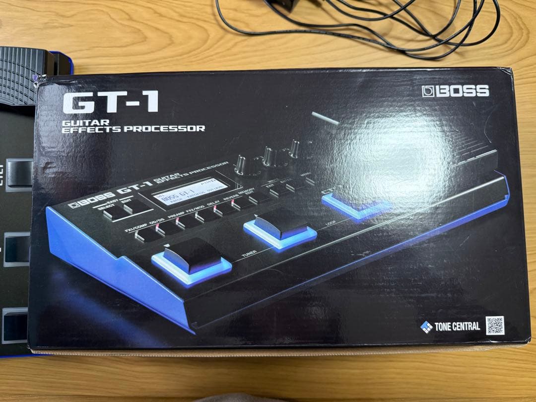美品BOSS GT-1 マルチエフェクター　説明書、ACアダプター、箱あり