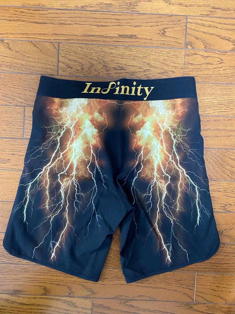 【最終値下げ】Infinity サーフパンツ　インフィニティフィジーク26インチ