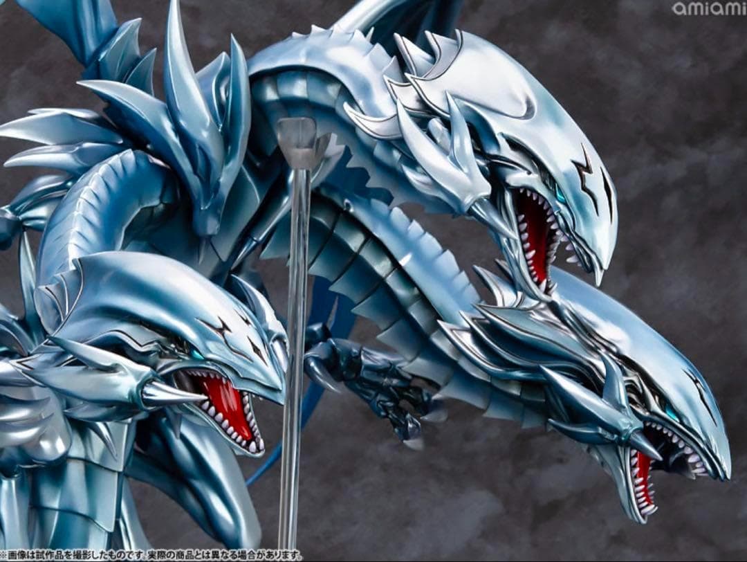 新品未開封品　遊戯王 青眼の究極竜 あみあみ ホビージャパン フィギュア