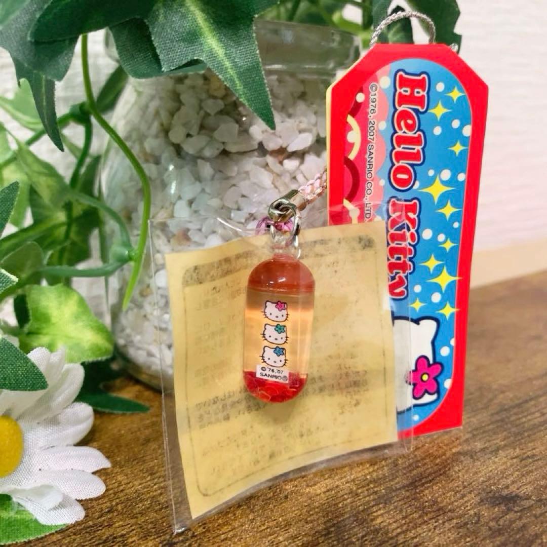 ☆激レア☆ハローキティ　トリプルフェイス　カプセルリキッド根付け　2007年