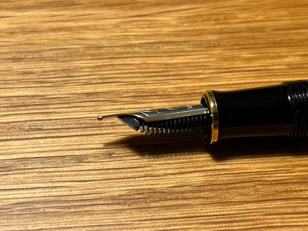 Pelikan 万年筆 スーベレーン M400 ブルーストライプ F【最終価格】