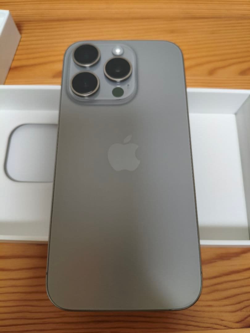 Apple iPhone 15 pro 128GB ナチュラルチタニウム