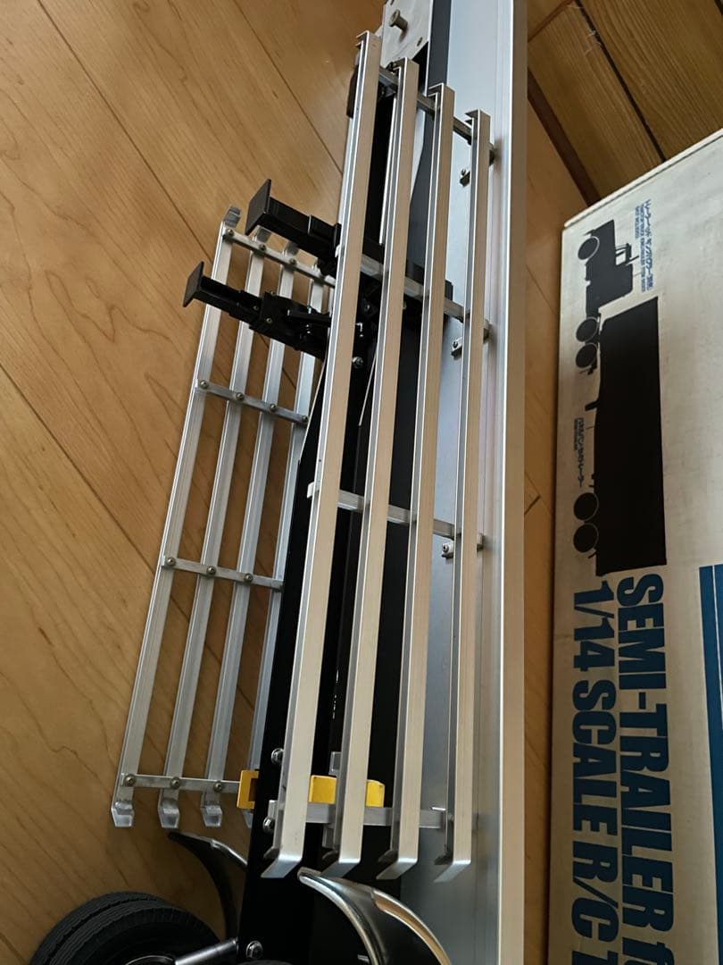 TAMIYA 1/14 セミトレーラー　アルミ製サイドバンパー付き