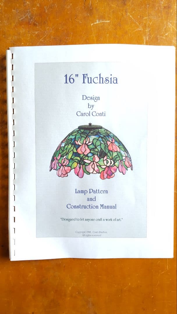 16インチ Fuchsia の耐熱モールド、 デザイン: Carol Conti