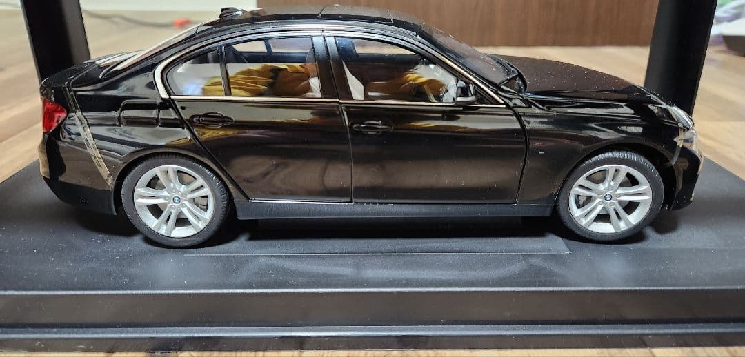 1/18 BMW 3シリーズ サファイア ブラック Sapphire Black