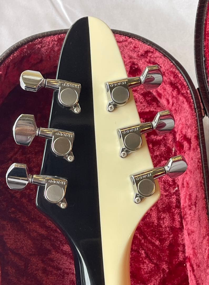 Vシェイプ　エレキギター ホワイト/ブラック