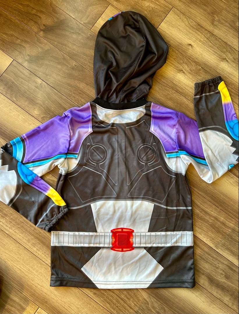 仮面ライダーガヴ　光る！DX変身スーツ　パジャマ 130cm 新品・未使用品