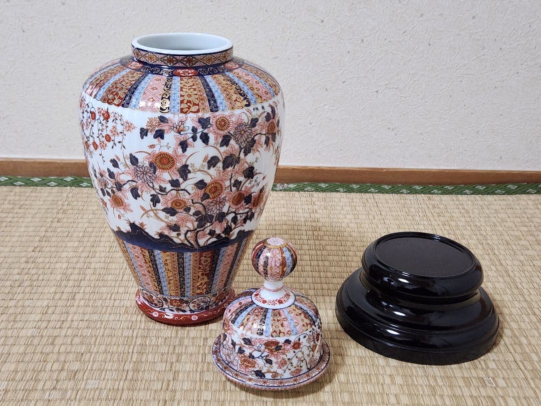 伊万里焼　色絵桜菊牡丹図蓋附大壺　栗田美術館監修　特別限定復刻版　1990年