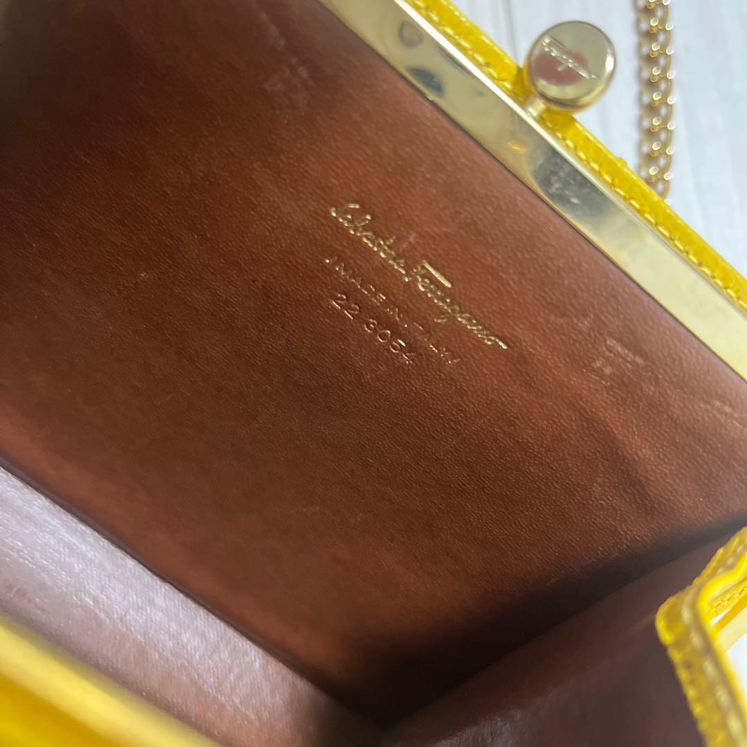 フェラガモ　ヴァラ　リボン　イエロー　がま口　ミニ　チェーン　ショルダーバッグ