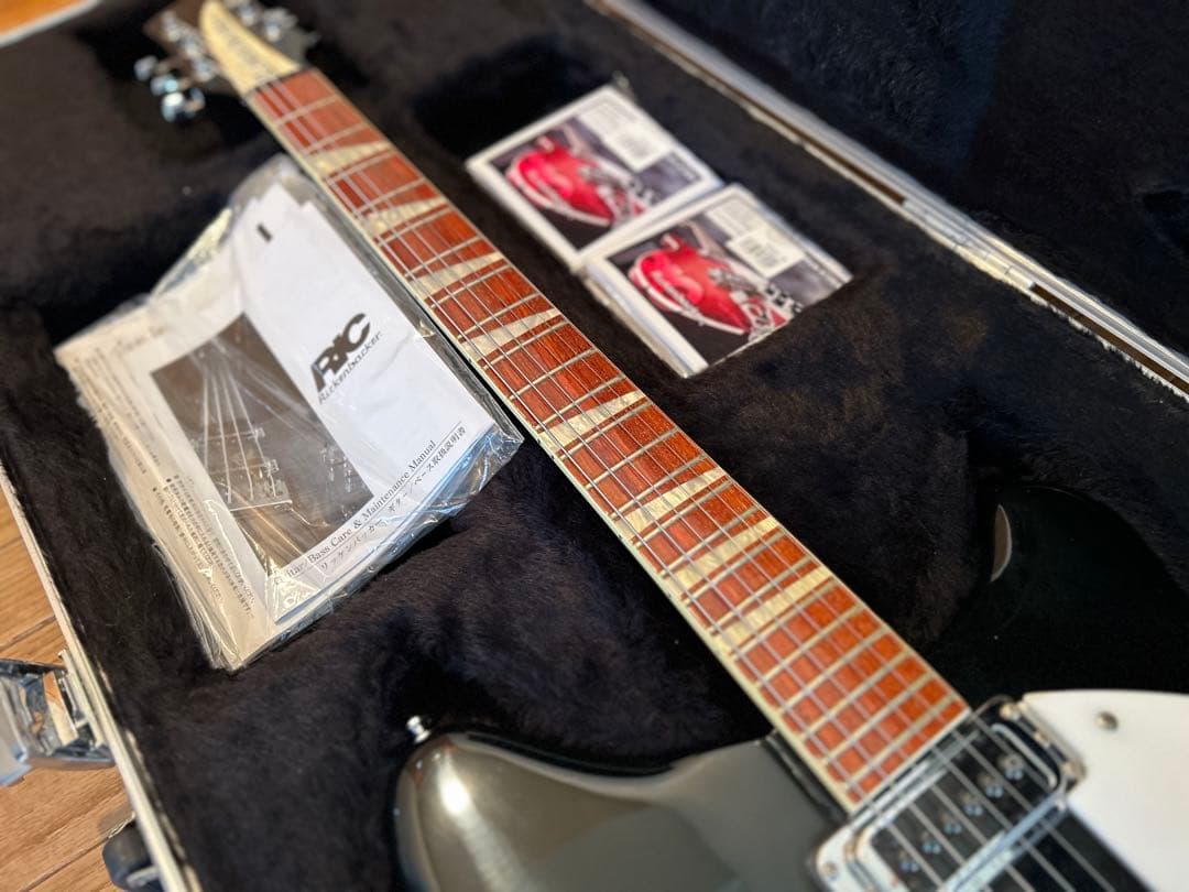 Rickenbacker 360 Jetglo ハードケース付