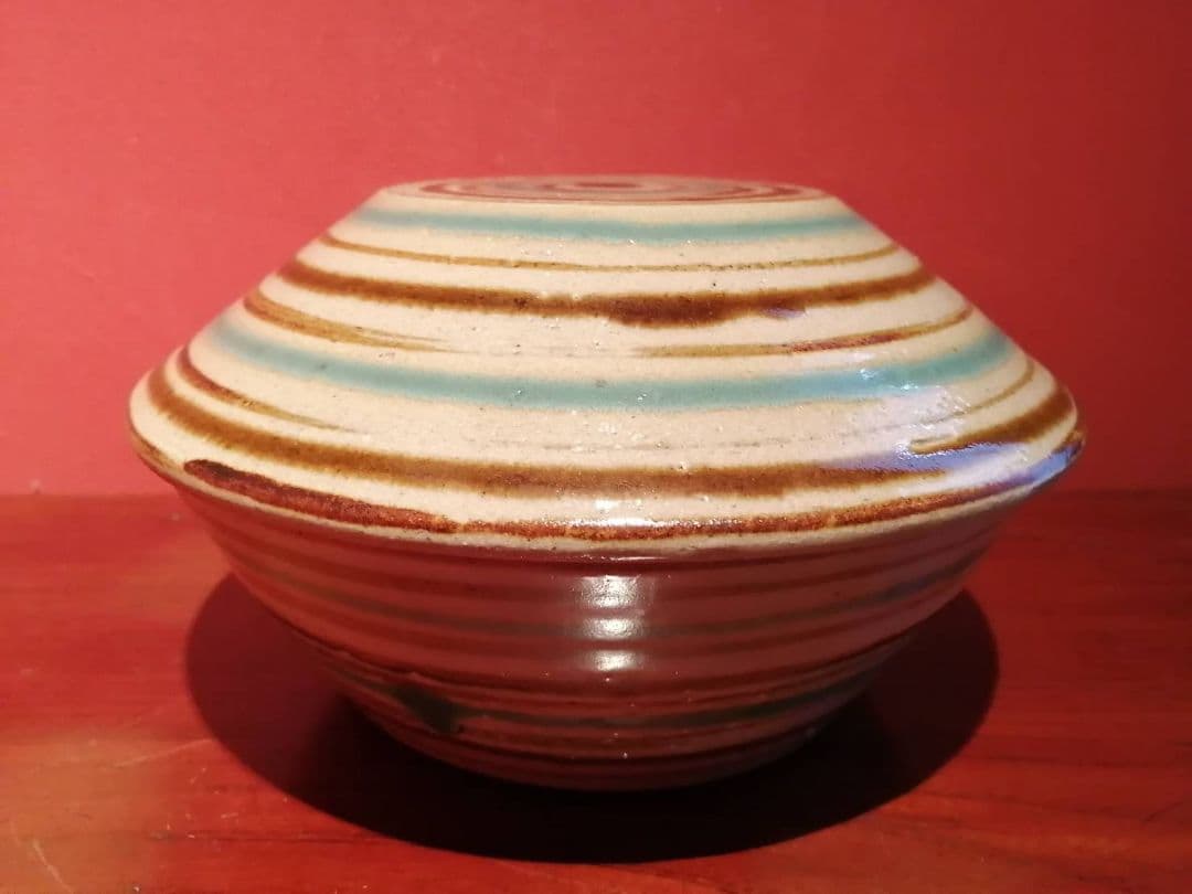 浜田庄司門窯・作　鉄絵渦文蓋物　共箱付き