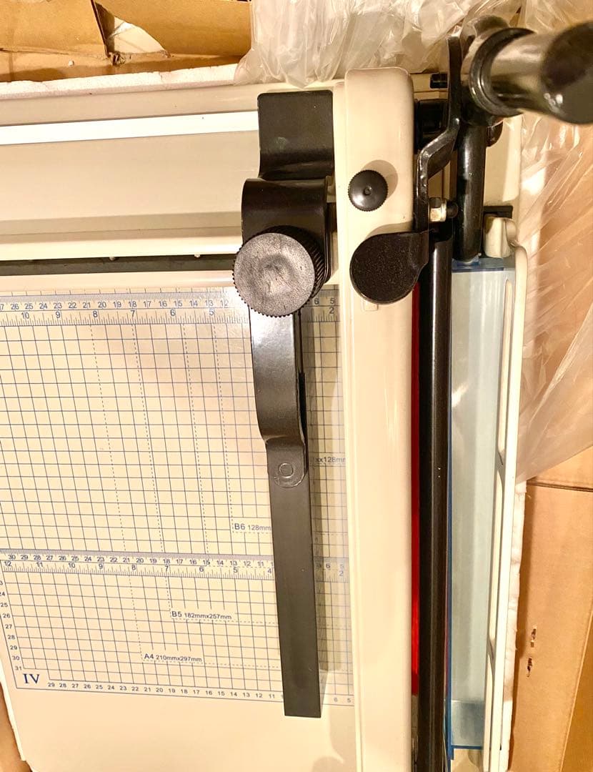 大型 A4対応裁断機 グリッド付き
