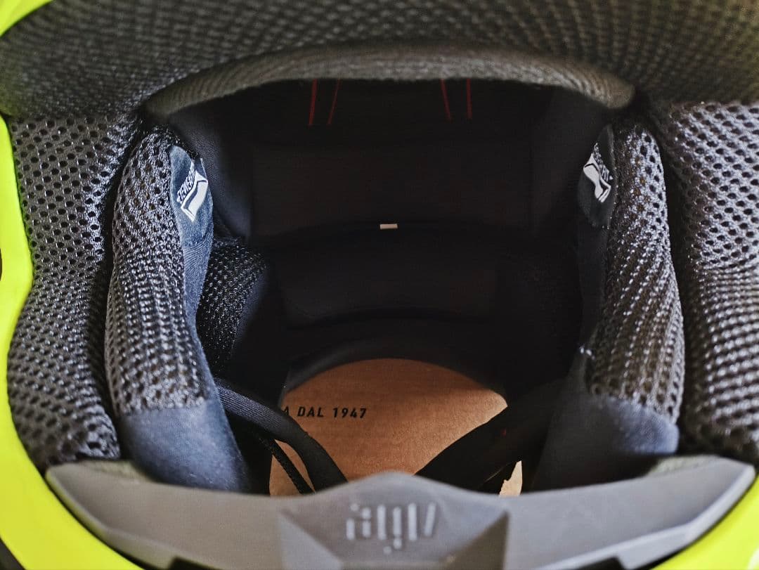 【芝犬】AGV K-1 S GRAZIE VALE ヘルメット Lサイズ