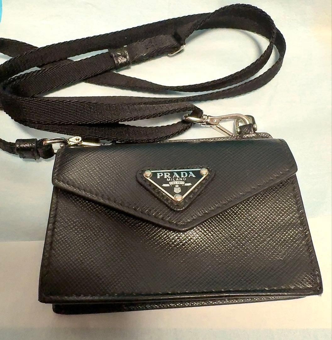 PRADA ブラック ショルダーカードケース