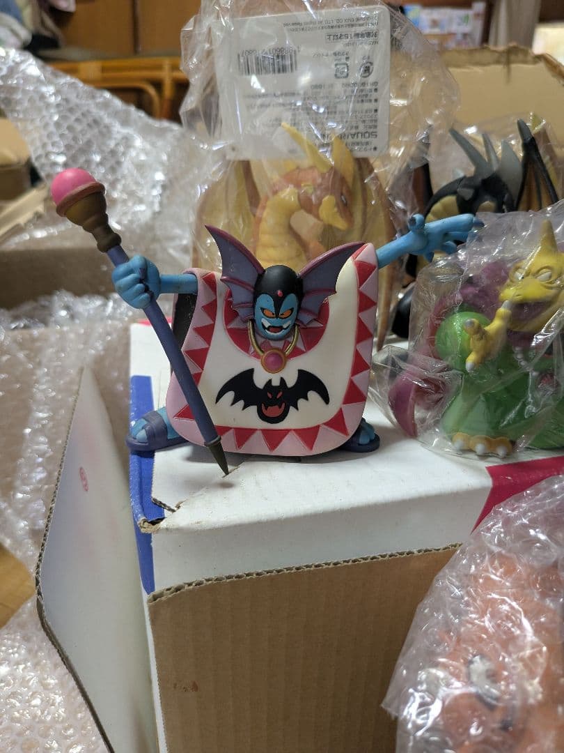 まとめてドラクエソフビ90体ほど、おまけで勇者と仲間その他キャラクター、