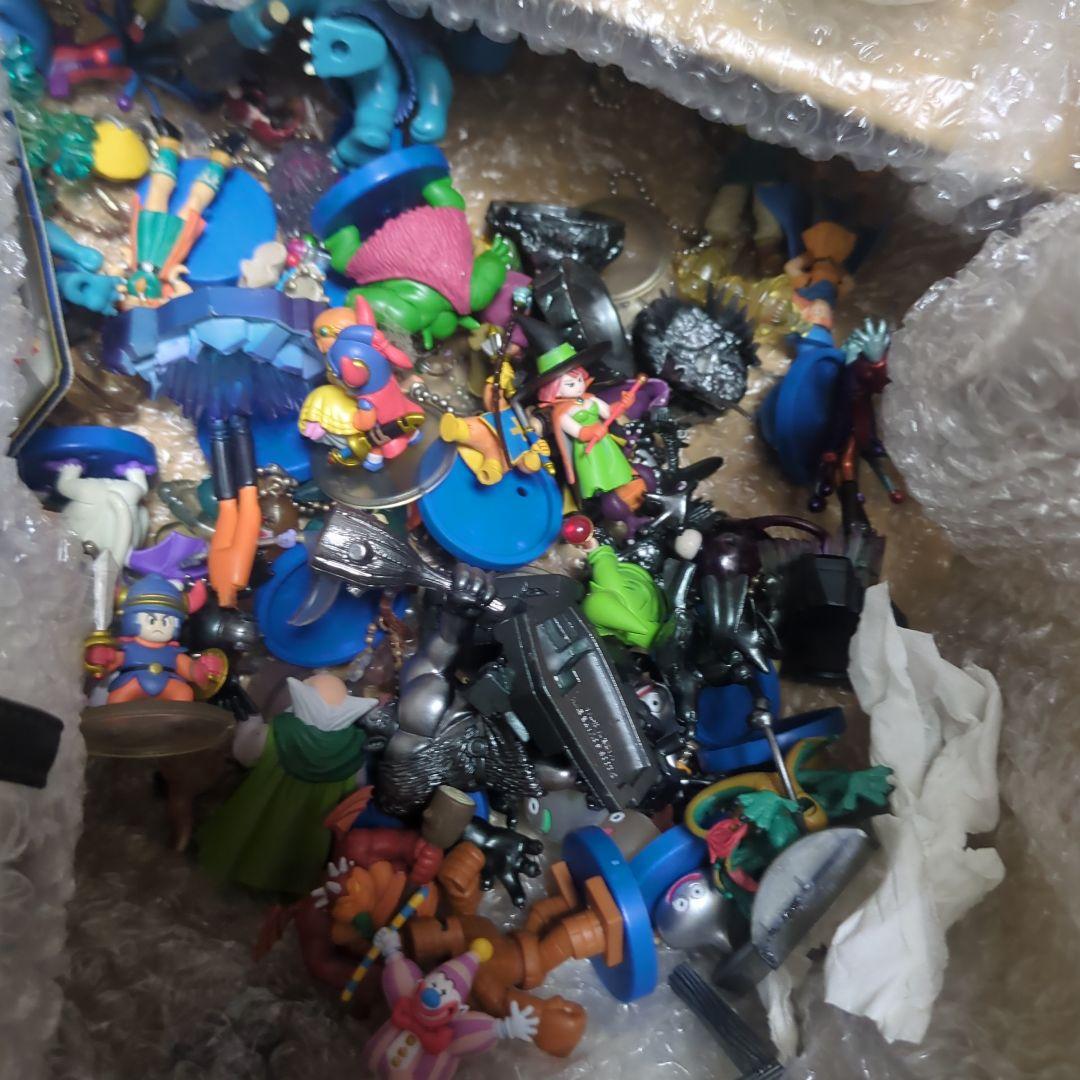 まとめてドラクエソフビ90体ほど、おまけで勇者と仲間その他キャラクター、