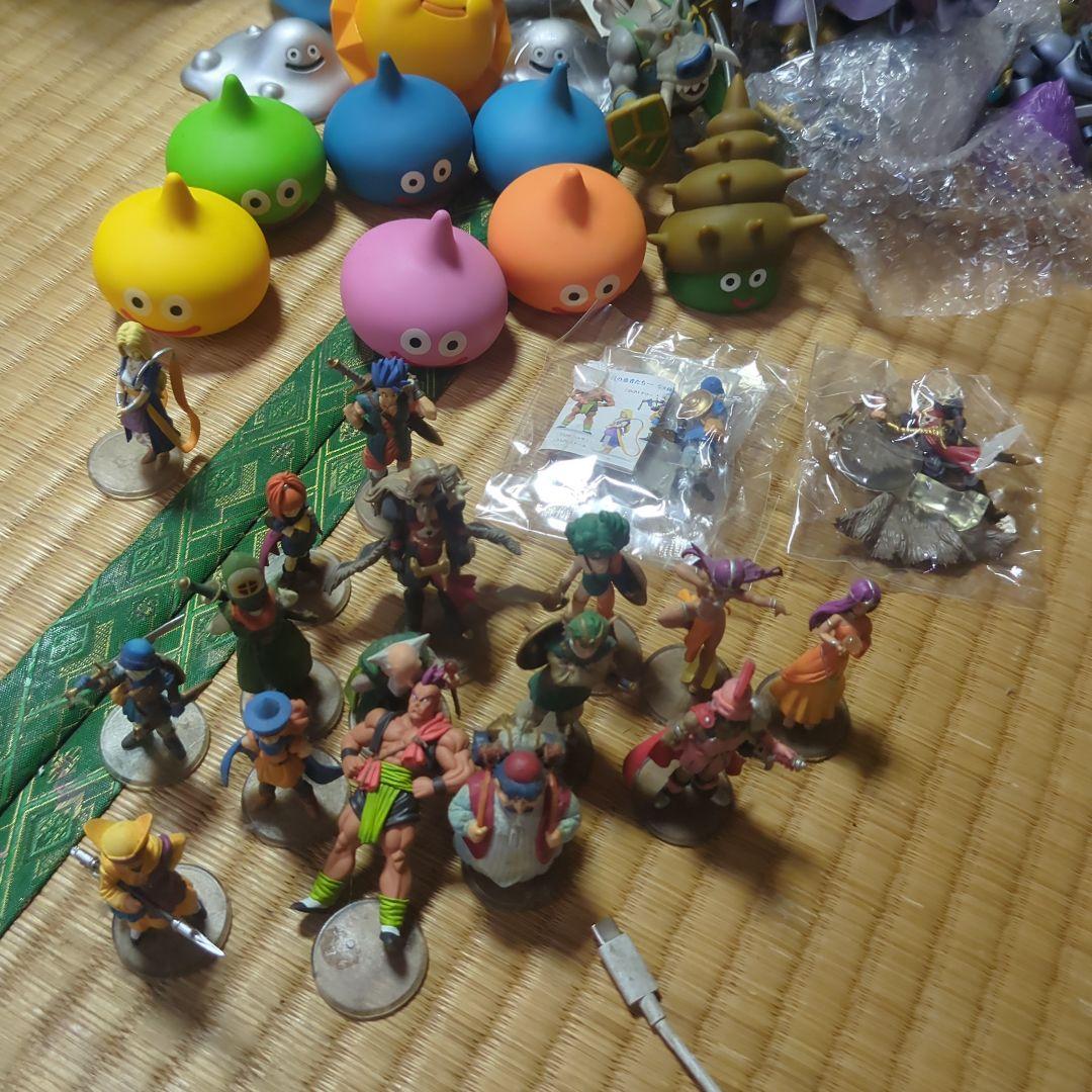 まとめてドラクエソフビ90体ほど、おまけで勇者と仲間その他キャラクター、