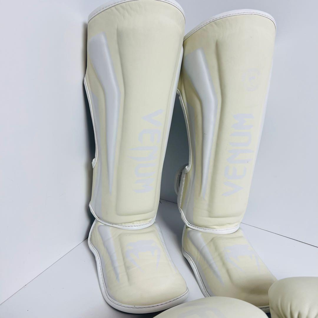 良品　VENUM グローブ ヴェヌム レガース　14オンス