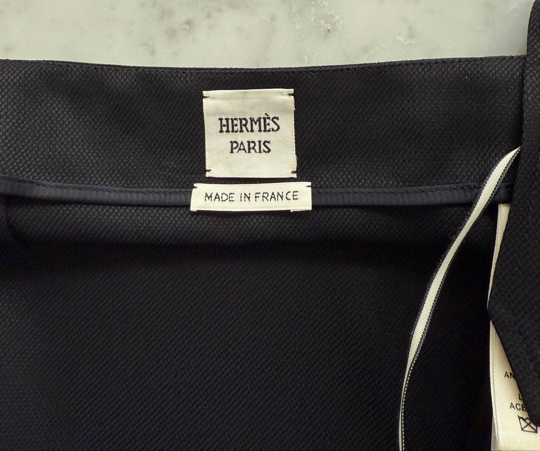 １回のみ着用　エルメス　シルク膝丈スカート コリエドシアンボタン付き