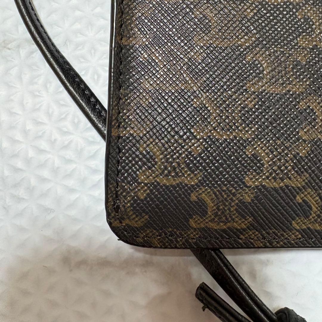 美品 セリーヌ トリオンフ マカダム スマホショルダー 斜めがけ フォンケース