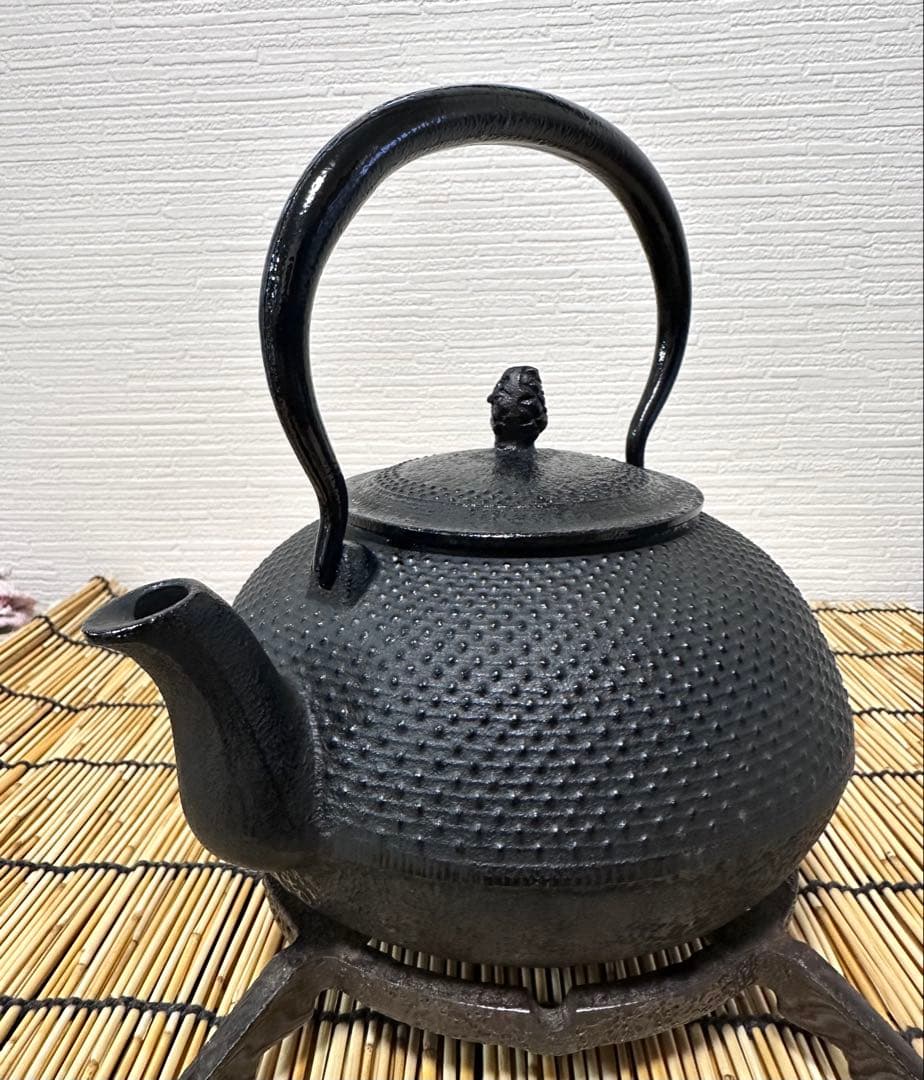 新品、供箱等付属品付　南部運南堂　南部鍋元造　１２型アラレ　南部鉄瓶　南部鉄器