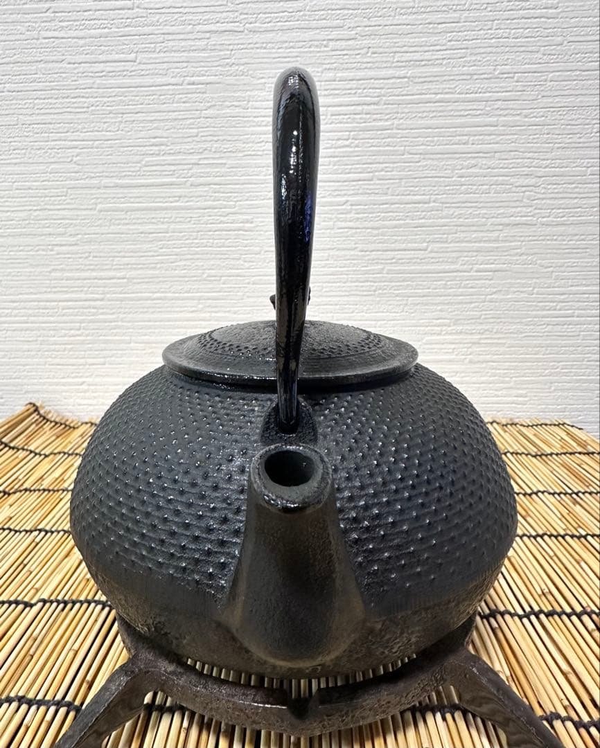 新品、供箱等付属品付　南部運南堂　南部鍋元造　１２型アラレ　南部鉄瓶　南部鉄器