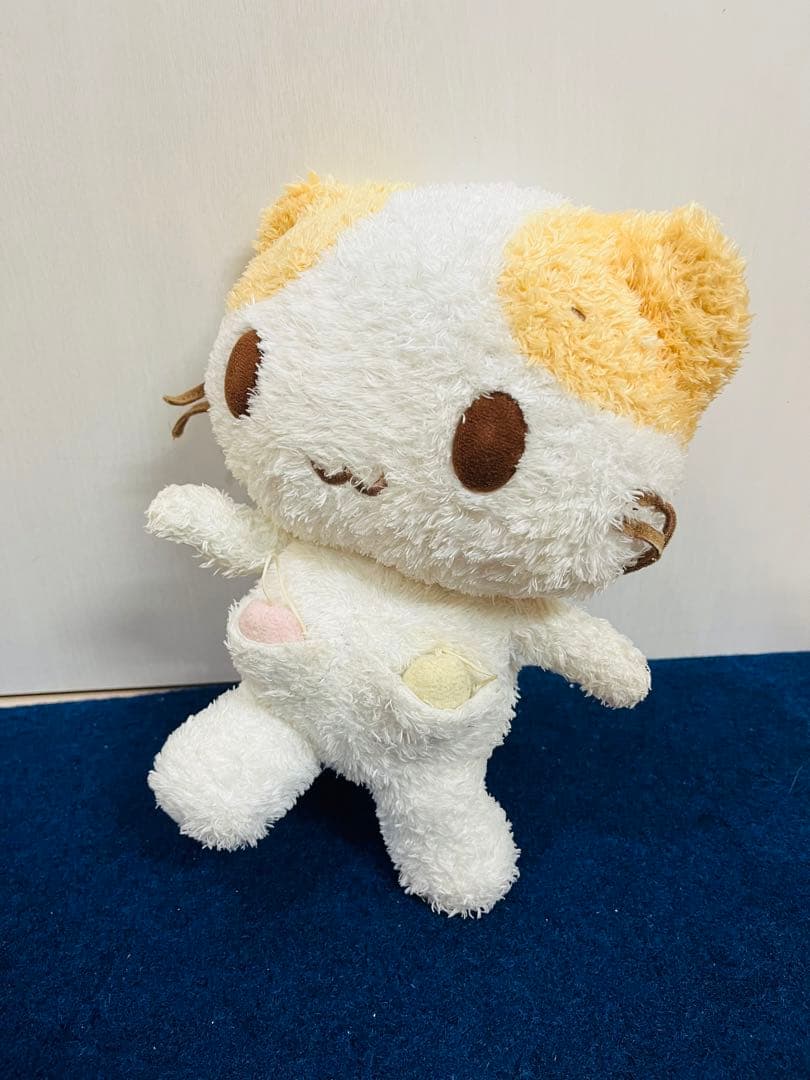 マシュマロみたいなふわふわにゃんこ　サンリオ　ポーズ　ぬいぐるみ