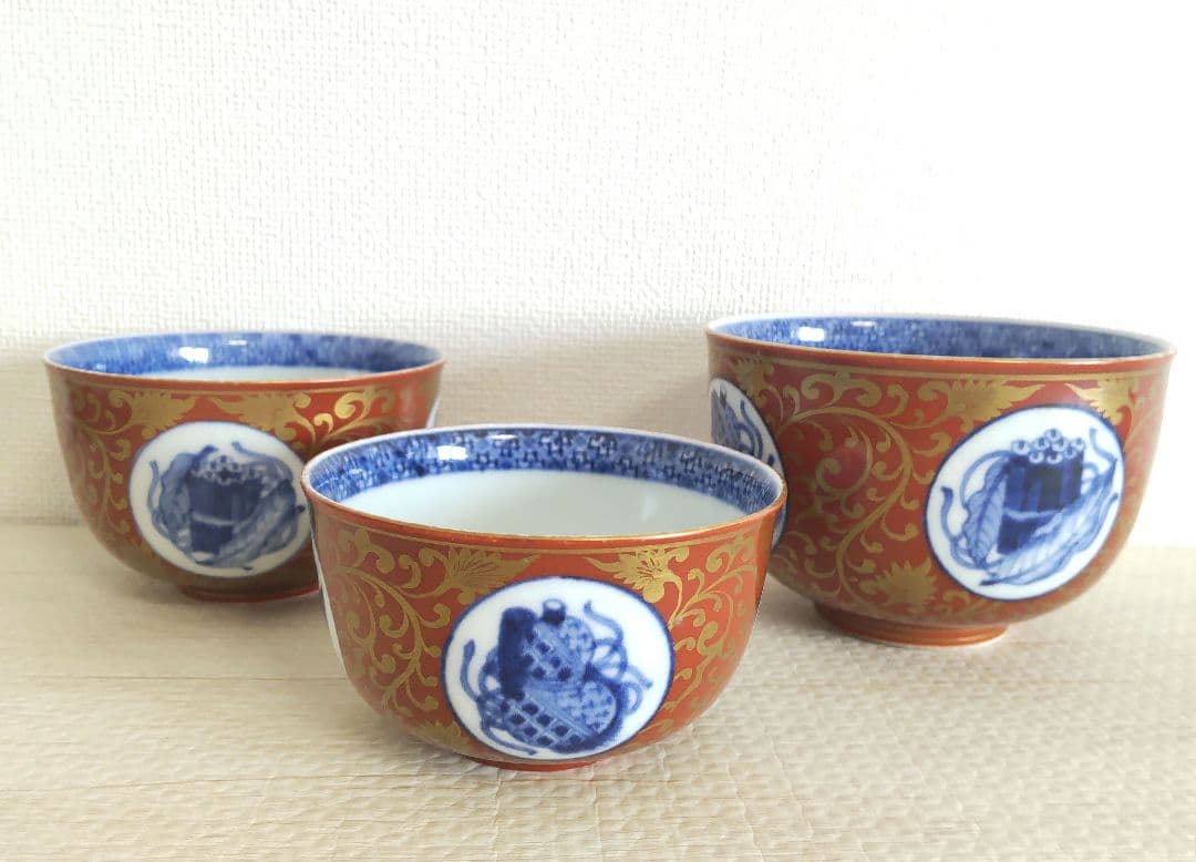 お値下げしました、三つ組　金唐草　宝尽くし　向付