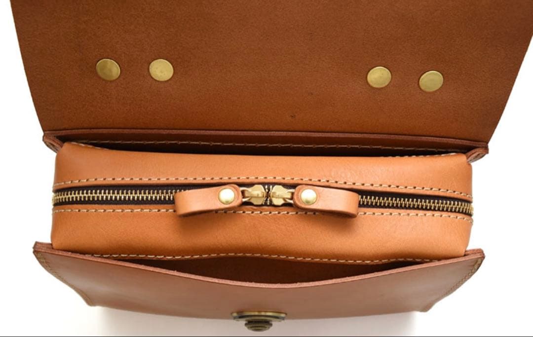 HERZ アオリノハンドバッグ　ショルダーバッグ