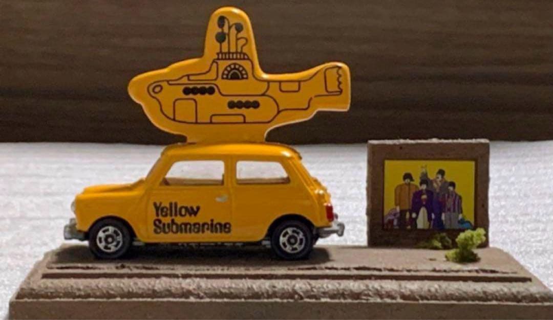 トミカ ミニクーパー イエローサブマリン 台座付き