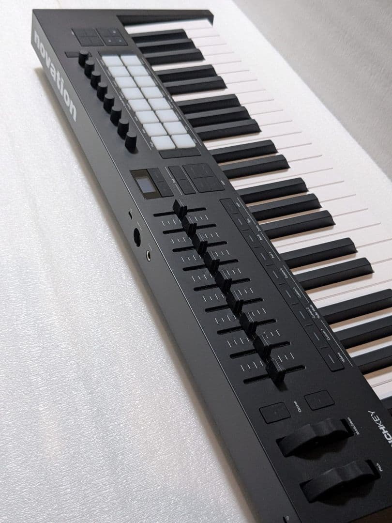 Novation Launchkey 49 MK4 MIDIキーボード ほぼ新品
