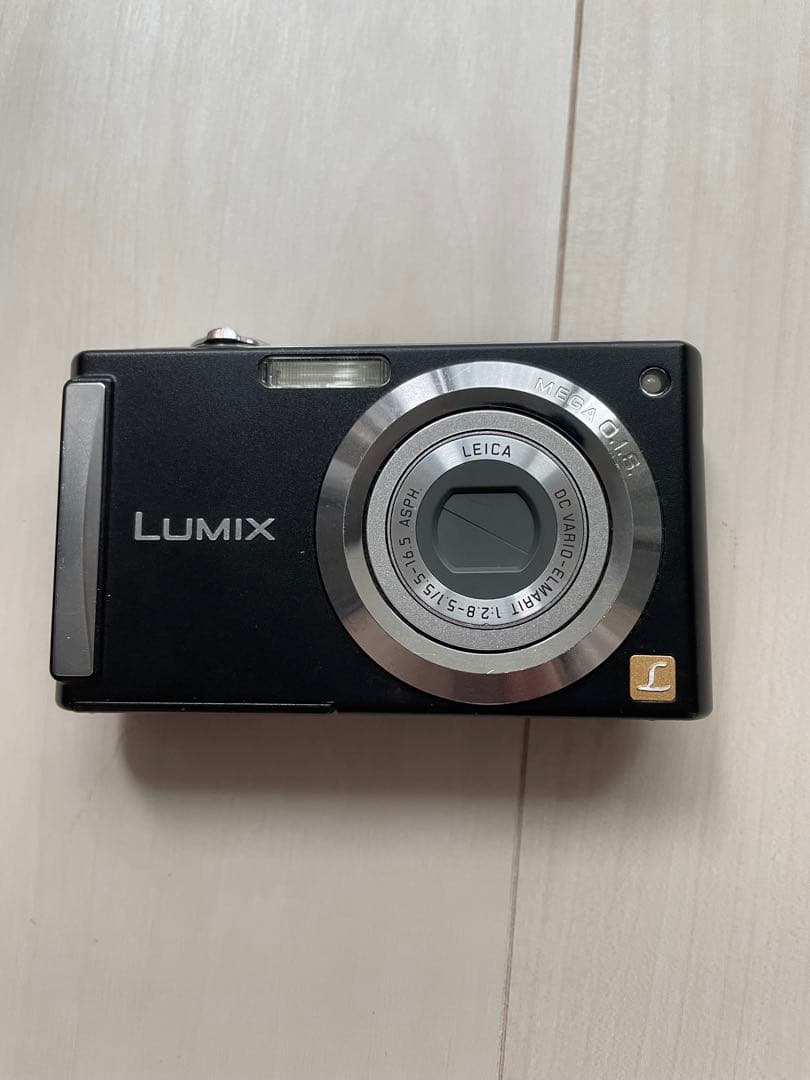 LUMIX DMC-FS3コンパクトデジタルカメラ 本体とバッテリーチャージャー