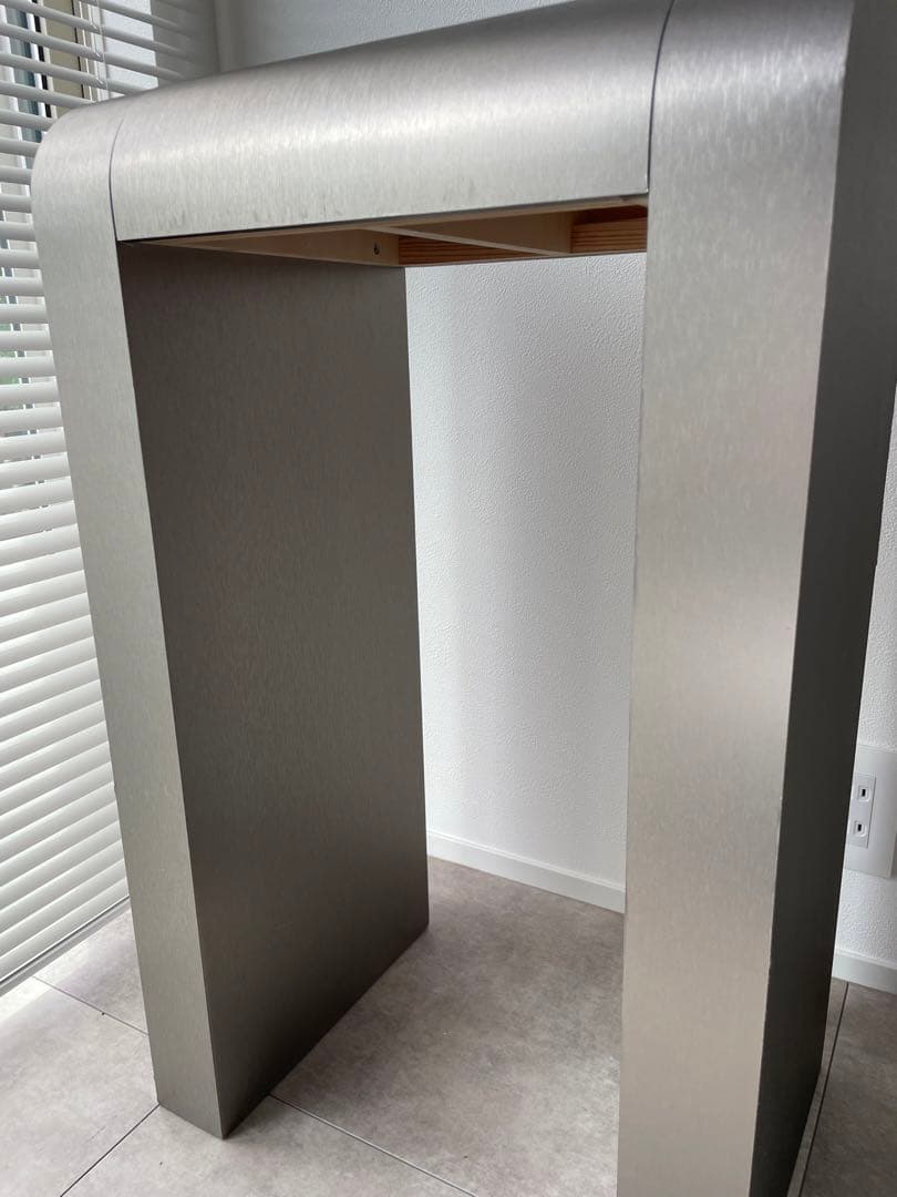 テーブル モダンデザイン　花台　サイドテーブル　飾り台　ポストモダン