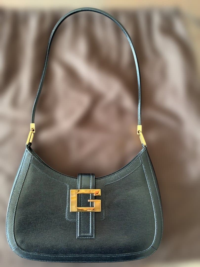 グッチショルダーバッグ　Gロゴ