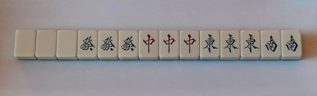 昭和の麻雀牌 総重量2.8kg (持ったときの感触、混ぜたときの独特の音が魅力)