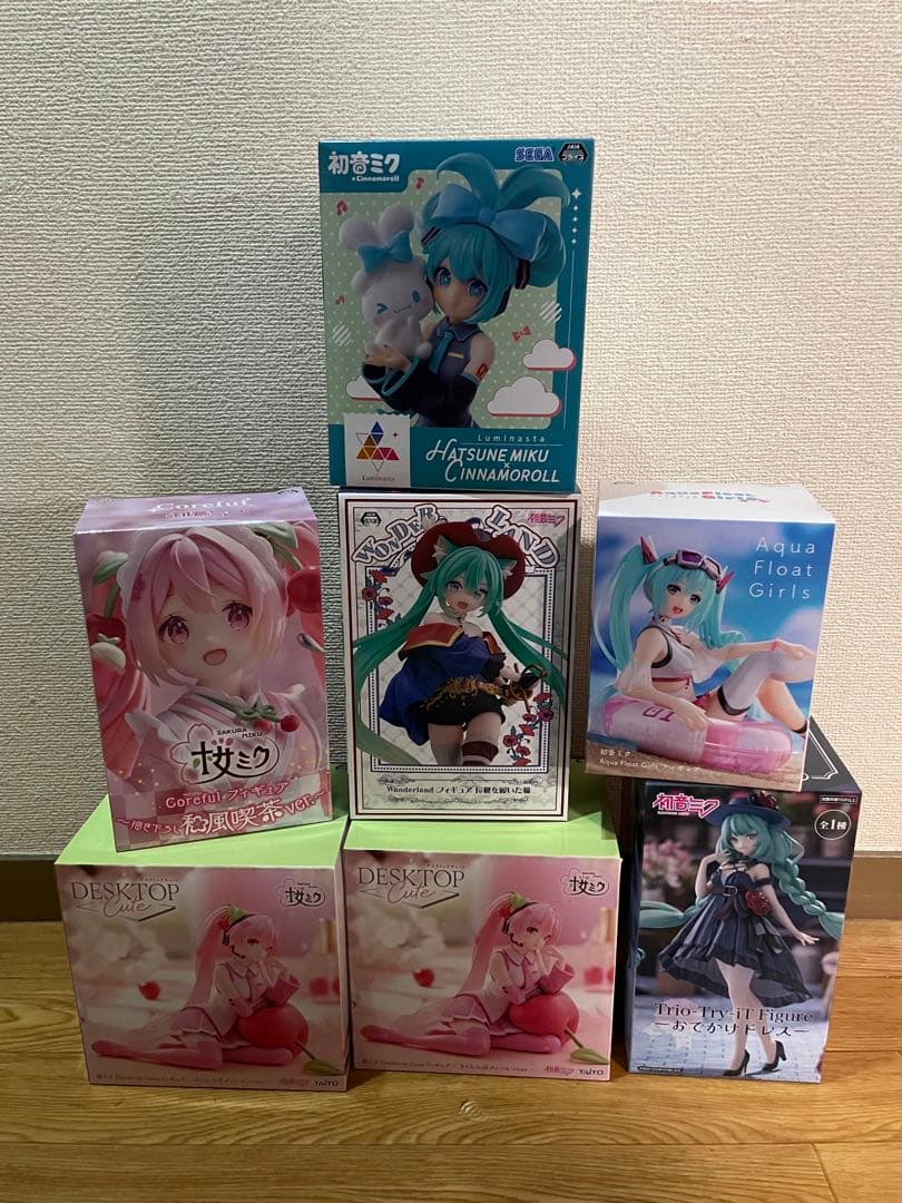 初音ミク フィギュア まとめ売り シナモロール 長靴をはいた猫 桜ミク 2