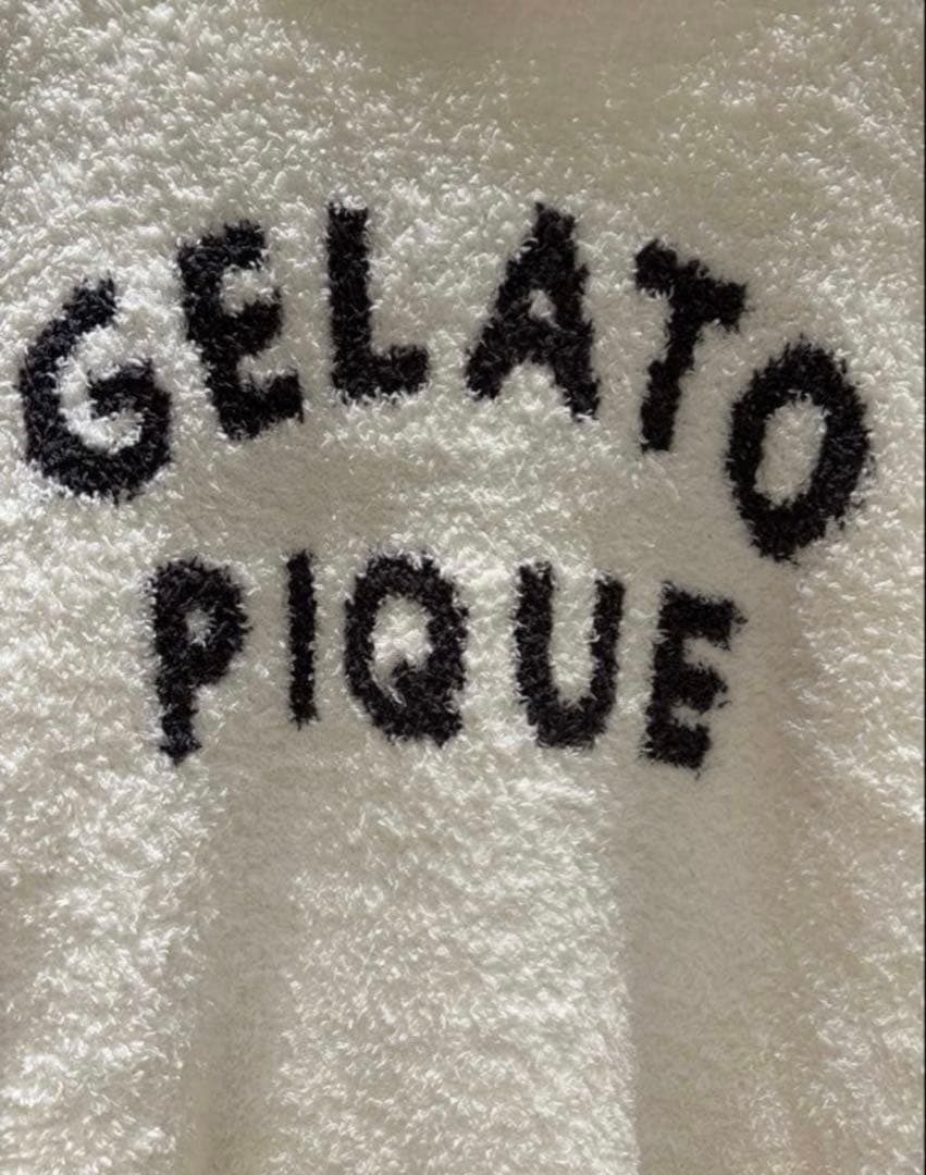 gelato piqueパウダーロゴジャガードセットアップ