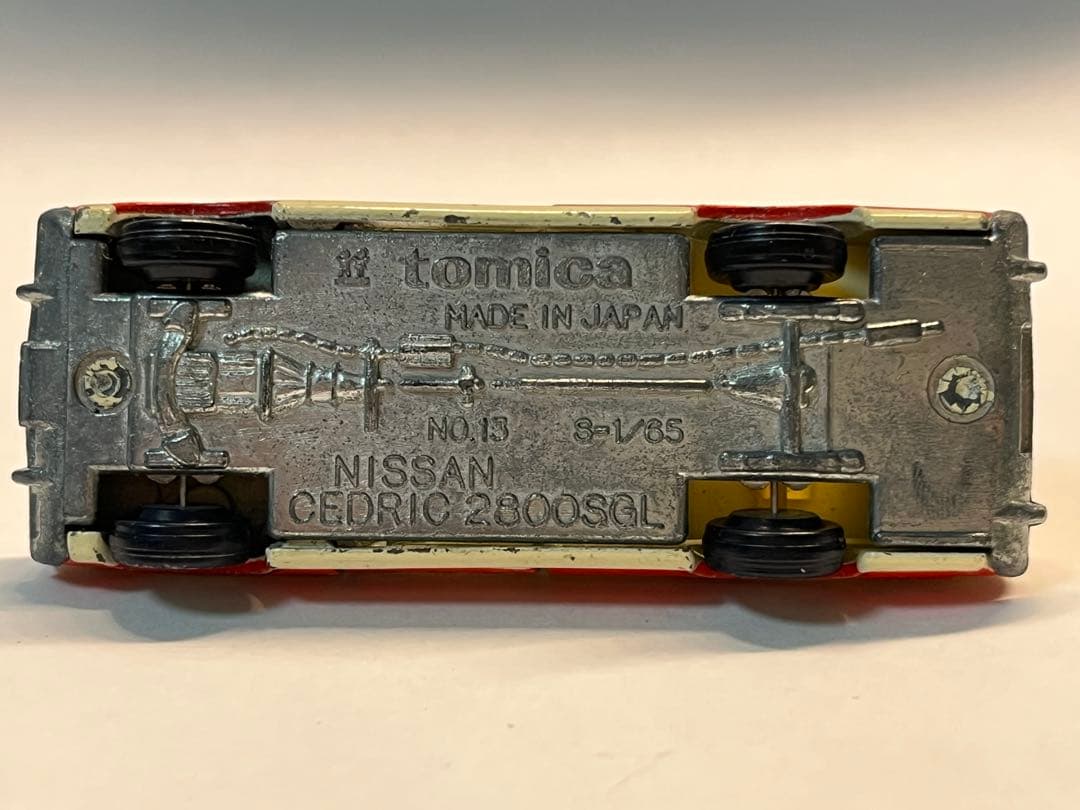 トミカ 黒箱 ニッサン セドリック 2800SGL タクシー 日本製 当時物