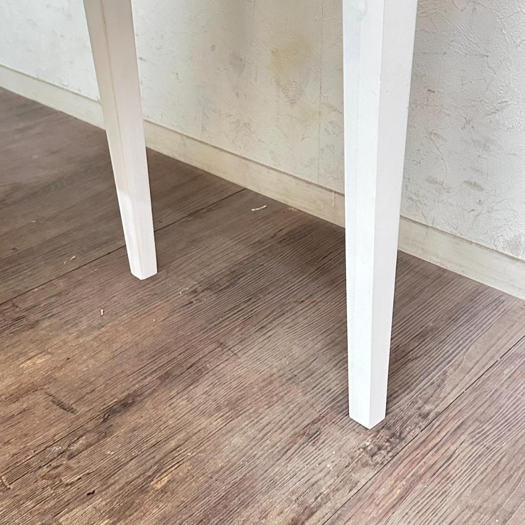 【新品・未使用】　白家具　ヨーロピアン調　アンティーク調 デスク 幅75cm